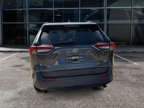 Used 2019 Toyota RAV4 XLE w/ Convenience Package FWD image 6
