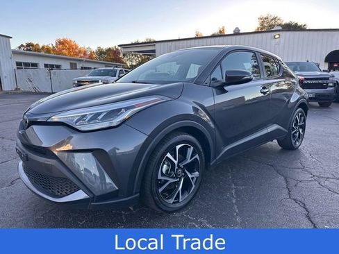 Used 2022 Toyota C-HR XLE image 7
