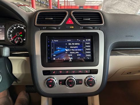 Used 2014 Volkswagen Eos Executive image 18