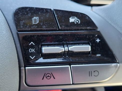 Used 2024 Hyundai Elantra SE image 12