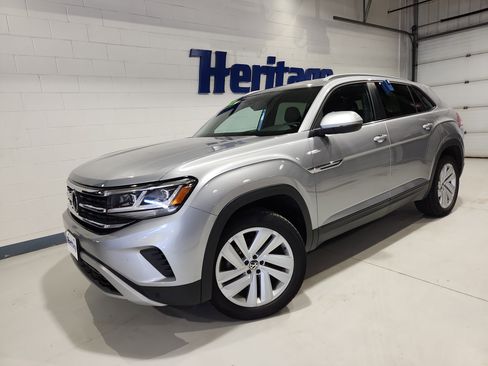 Used 2022 Volkswagen Atlas Cross Sport SE image 2
