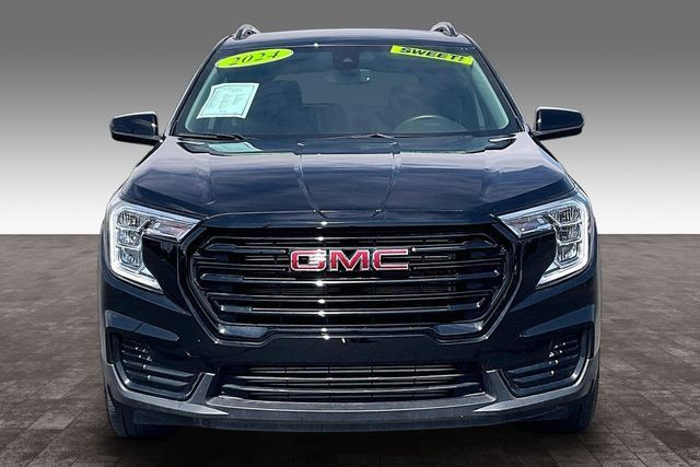 Used 2024 GMC Terrain SLE w/ Elevation Edition FWD image 3