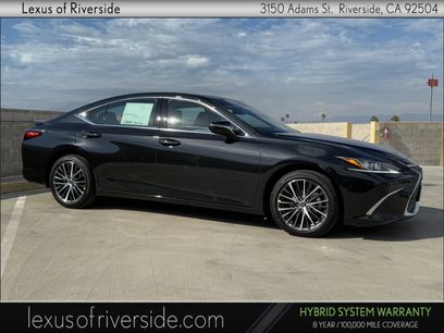 New 2025 Lexus ES 300h w/ Premium Package