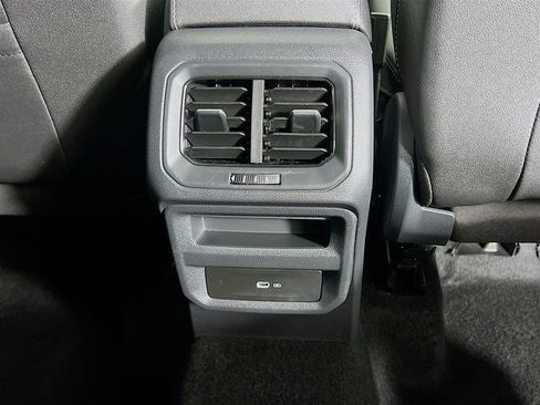 Used 2024 Volkswagen Taos SE w/ Panoramic Sunroof Package AWD/4WD image 31
