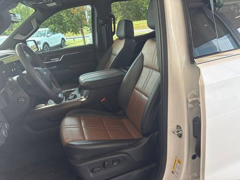 Used 2024 Chevrolet Silverado 1500 High Country w/ High Country Premium Package AWD/4WD image 12