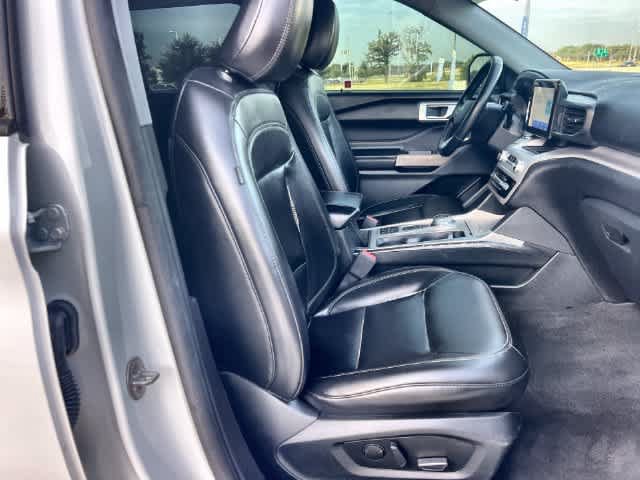Used 2022 Ford Explorer XLT w/ Equipment Group 202A RWD image 12