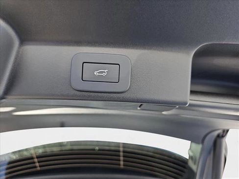 New 2025 Jaguar F-PACE R-Dynamic S image 13