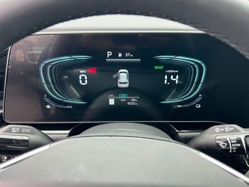 Certified 2025 Kia Niro EX w/ EX Cold Weather Package image 16