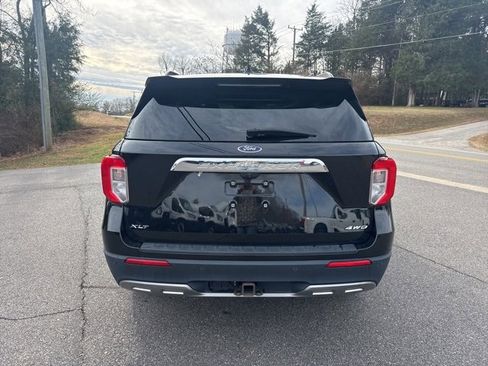 Certified 2022 Ford Explorer XLT w/ Equipment Group 202A image 3