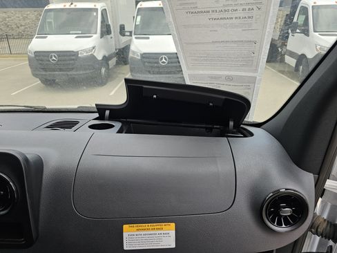 Used 2024 Mercedes-Benz Sprinter 4500 image 17
