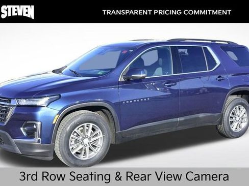 Used 2023 Chevrolet Traverse LT image 1