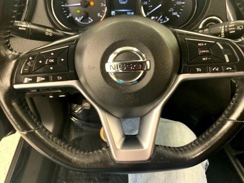 Used 2017 Nissan Rogue SV image 21