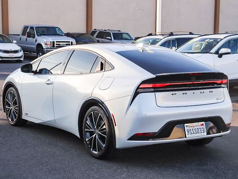 Certified 2025 Toyota Prius XLE image 9