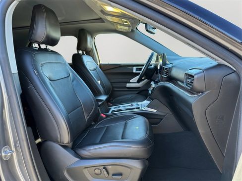 Used 2023 Ford Explorer Limited w/ Limited Technology Package image 12