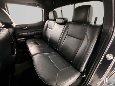 Used 2022 Toyota Tacoma TRD Off-Road w/ TRD Premium Off Road Package AWD/4WD image 20