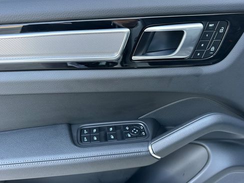 Used 2023 Porsche Cayenne Platinum Edition image 12