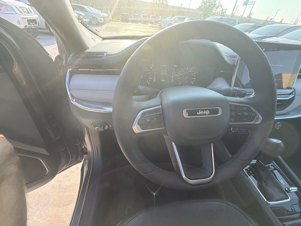 Certified 2023 Jeep Compass Limited AWD/4WD image 6