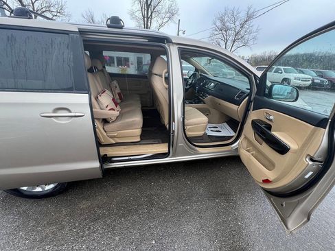 Used 2016 Kia Sedona LX w/ Option Group 020 FWD image 24