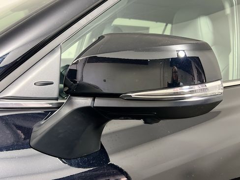 New 2026 Toyota Highlander Platinum image 12