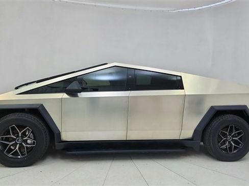 Used 2025 Tesla Cybertruck AWD Crew Cab image 9