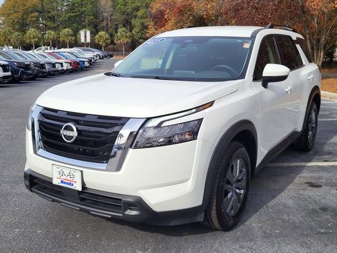 Used 2025 Nissan Pathfinder SV image 7