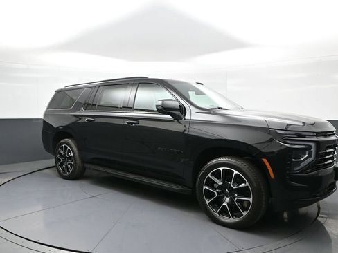 Used 2026 Chevrolet Suburban RST w/ Comfort Package AWD/4WD image 4