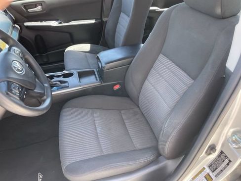 Used 2017 Toyota Camry LE FWD image 11