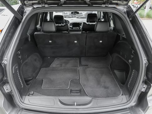 Used 2019 Jeep Grand Cherokee Altitude RWD image 41