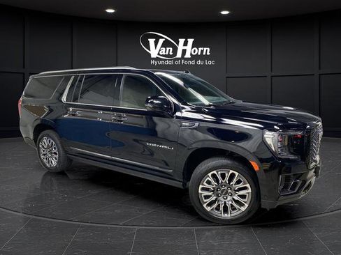 Used 2023 GMC Yukon XL Denali Ultimate AWD/4WD image 1