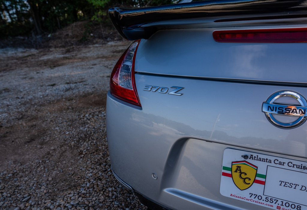 Used 2016 Nissan 370Z Coupe RWD image 10