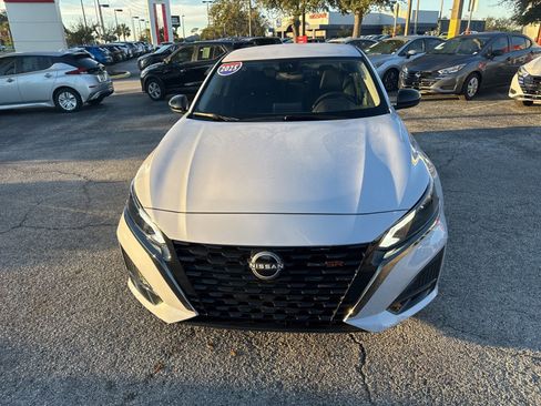 Certified 2025 Nissan Altima 2.5 SR image 3