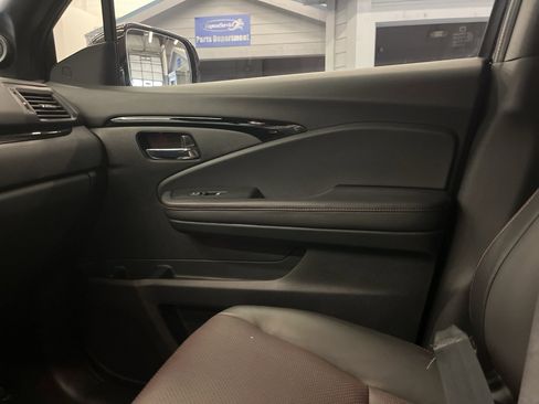 Used 2023 Honda Ridgeline Black Edition image 17