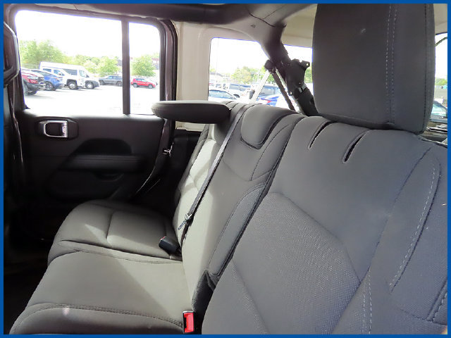Used 2019 Jeep Wrangler Unlimited Sahara w/ Safety Group AWD/4WD image 10