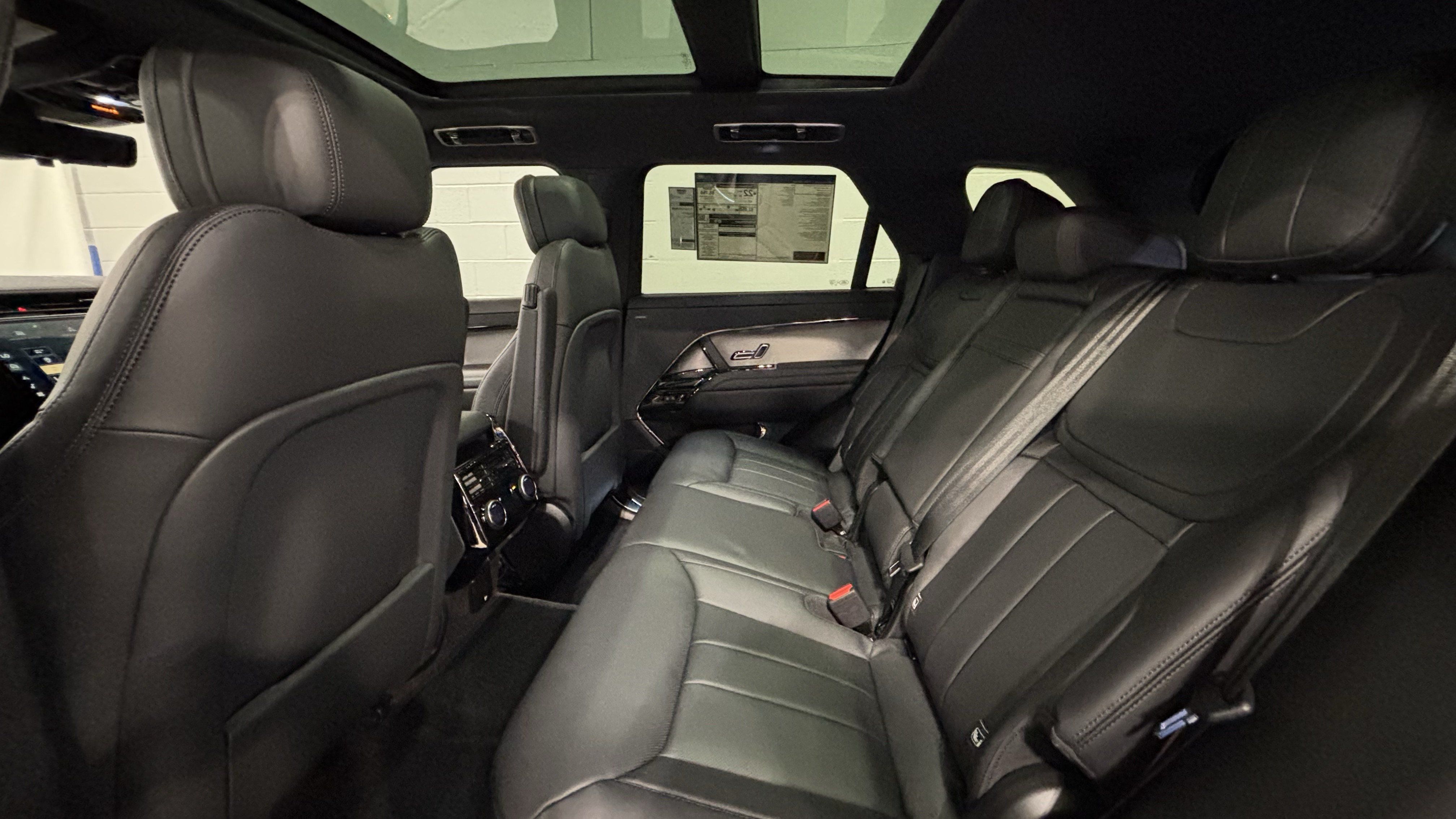 New 2026 Land Rover Range Rover Sport Dynamic SE AWD/4WD image 6