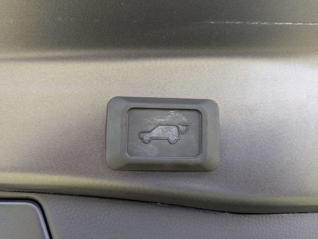 Used 2025 Toyota RAV4 XLE Premium FWD image 13