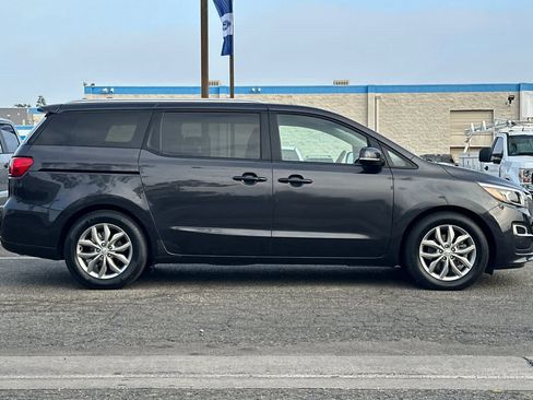 Used 2021 Kia Sedona EX image 8