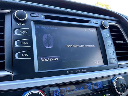 Used 2016 Toyota Highlander XLE image 32