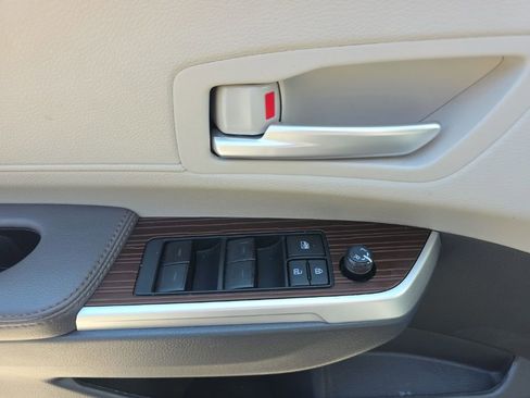 Used 2024 Toyota Sienna XLE image 21