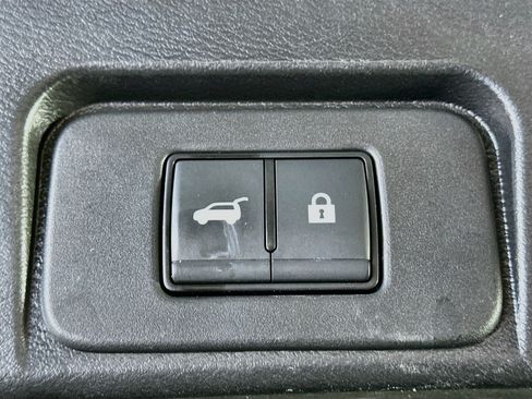 Used 2023 Nissan Rogue SV w/ SV Premium B Package FWD image 30
