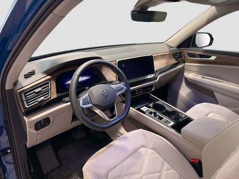 Used 2025 Volkswagen Atlas SE image 8