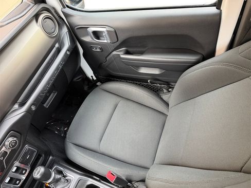 Used 2018 Jeep Wrangler Sport S image 16
