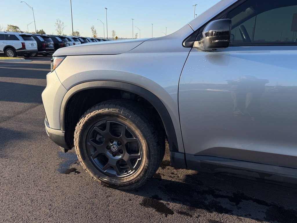 Used 2025 Honda Pilot TrailSport image 32