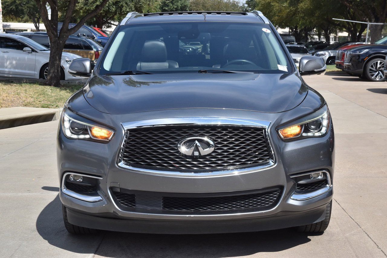 Used 2019 INFINITI QX60 Luxe w/ Essential Package FWD image 3