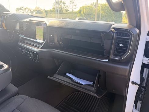 Used 2025 Chevrolet Silverado 1500 LT AWD/4WD image 36