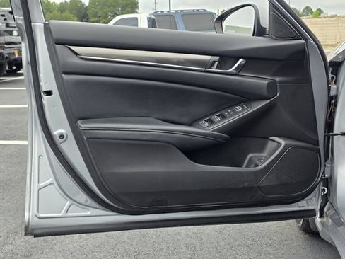 Used 2018 Honda Accord Sport image 14