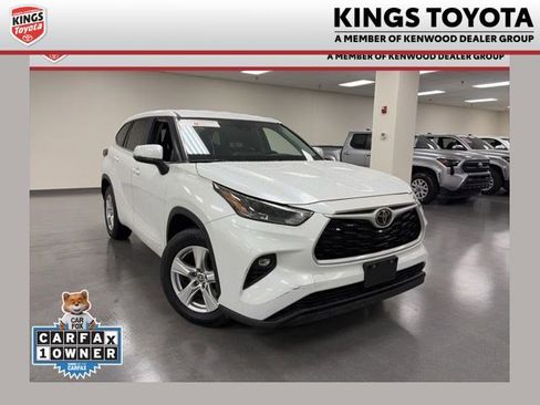 Used 2023 Toyota Highlander LE image 1
