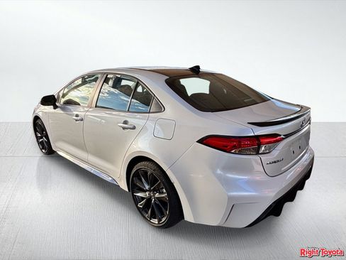 Certified 2025 Toyota Corolla SE FWD image 3