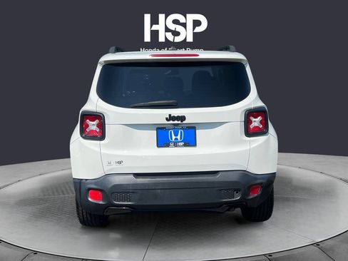 Used 2017 Jeep Renegade Altitude FWD image 4