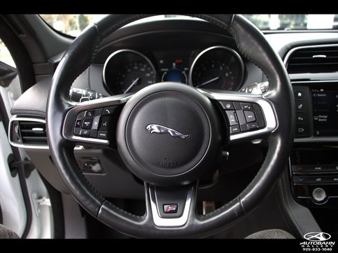 Used 2018 Jaguar F-PACE S image 14