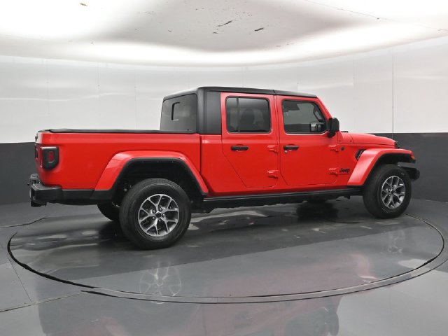 Used 2024 Jeep Gladiator Sport AWD/4WD image 3